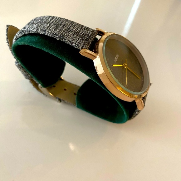 $3/10 Fashionable Watch - Picture 3 of 4